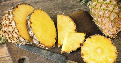 UN FRUTTO ESTIVO FRESCO E LEGGERO: L'ANANAS