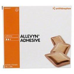 MEDICAZIONE IDROCELLULARE ADESIVA STERILE ALLEVYN ADHESIVE ALTAMENTE ASSORBENTE IN SCHIUMA DI POLIURETANO A STRUTTURA TRISTRATIFICATA 12,5X12,5CM 3 PEZZI - Farmaciapacini.it