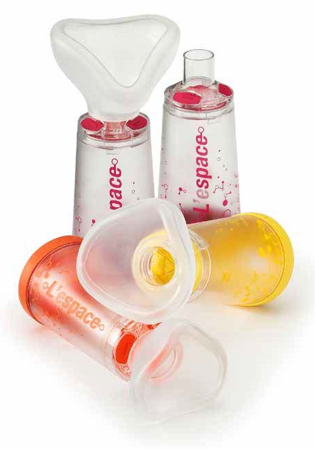 CAMERA DISTANZIATRICE PER EROGATORI SPRAY PREDOSATI L'ESPACE MDI 200ML PER ADULTI COLORE MAGENTA MISURA 65X65X140MM CON VALVOLA - Farmaciapacini.it