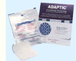 MEDICAZIONE NON ADERENTE STERILE APTIC MISURA 7,6X7,6CM 10 PEZZI 2012ZI - Farmaciapacini.it