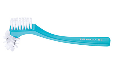 CURAPROX BDC SPAZZOLINO BREVETTATO PER DENTIERE 1 PEZZO COLORE AZZURRO - Farmaciapacini.it